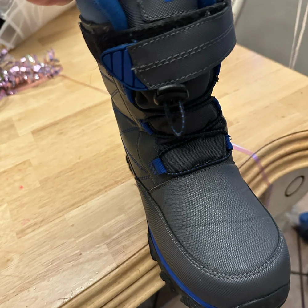 Kids' Waterproof Black and Blue Snow Boots sz 4